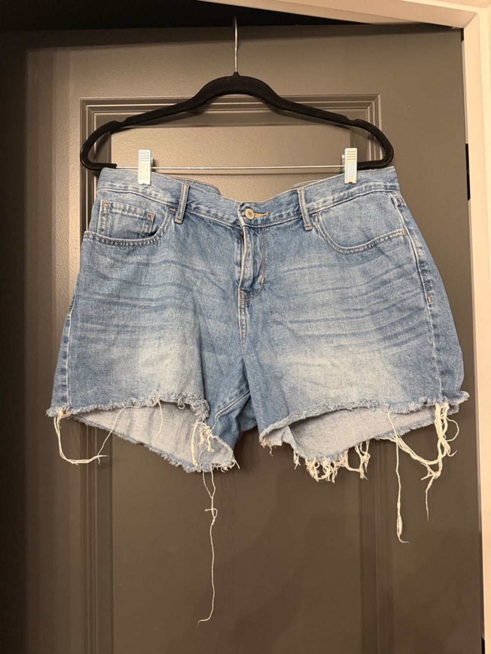 Old Navy Women’s Light Blue Distressed Denim Shorts